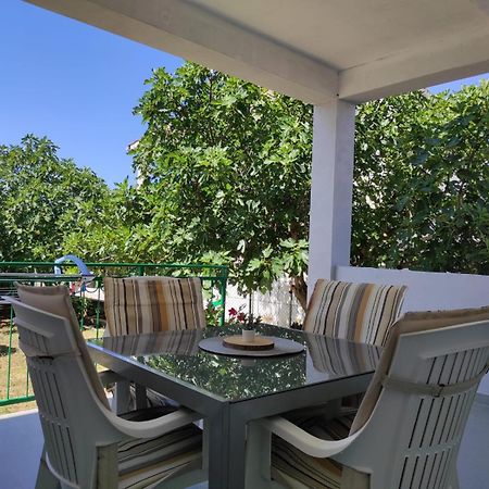 Apartment With Terrace And Garden Pirovac Εξωτερικό φωτογραφία