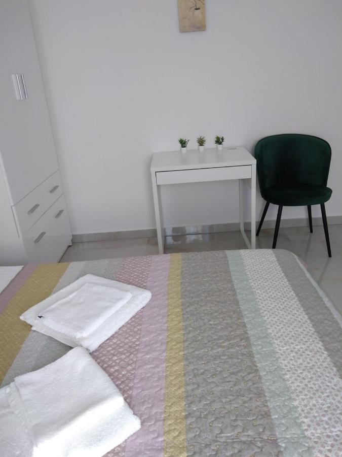 Apartment With Terrace And Garden Pirovac Εξωτερικό φωτογραφία