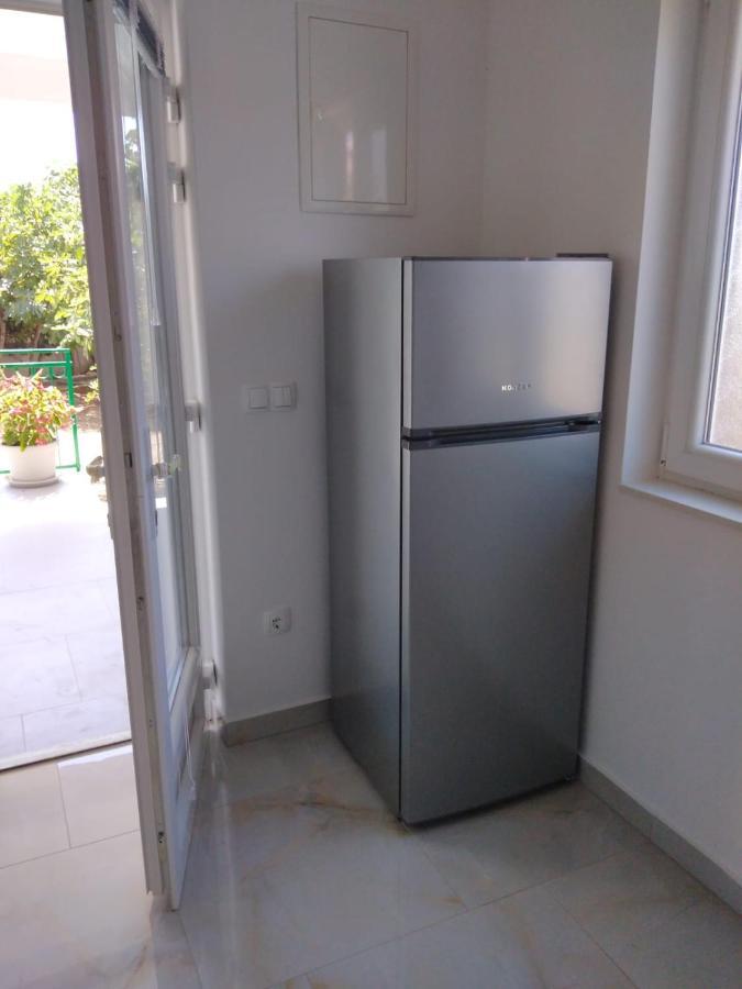 Apartment With Terrace And Garden Pirovac Εξωτερικό φωτογραφία