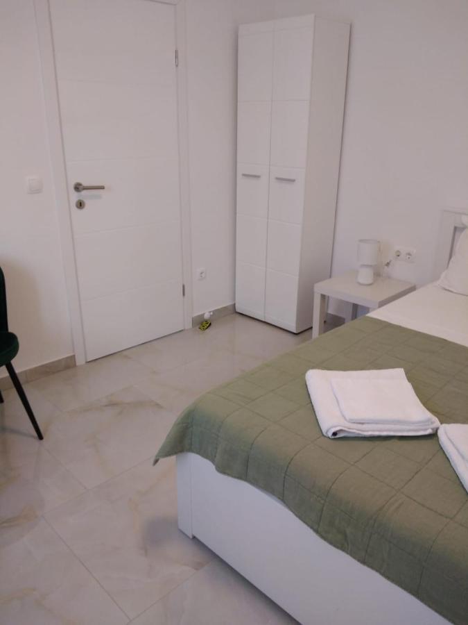 Apartment With Terrace And Garden Pirovac Εξωτερικό φωτογραφία