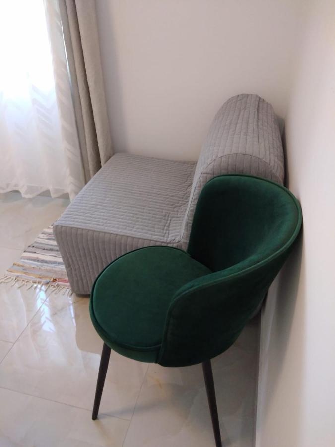 Apartment With Terrace And Garden Pirovac Εξωτερικό φωτογραφία