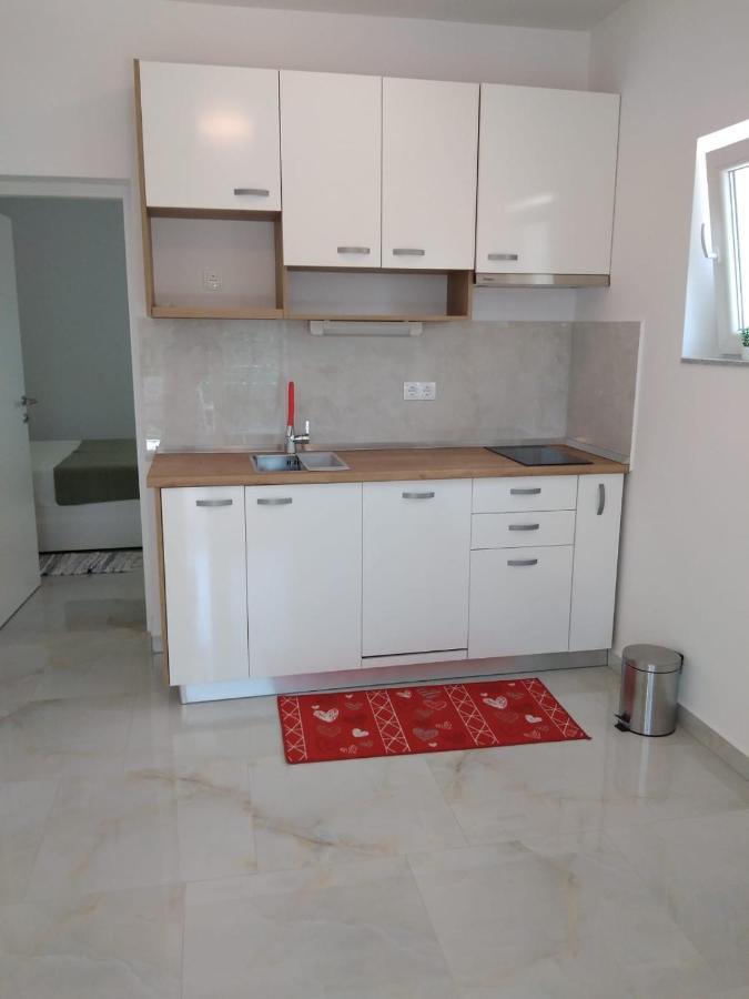 Apartment With Terrace And Garden Pirovac Εξωτερικό φωτογραφία