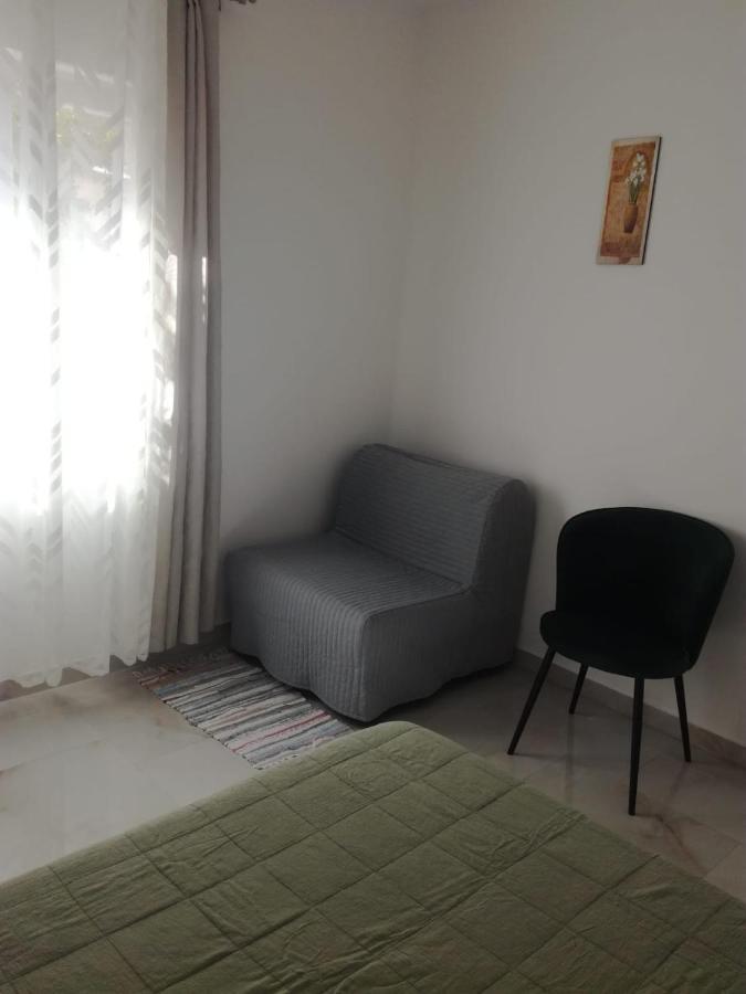 Apartment With Terrace And Garden Pirovac Εξωτερικό φωτογραφία