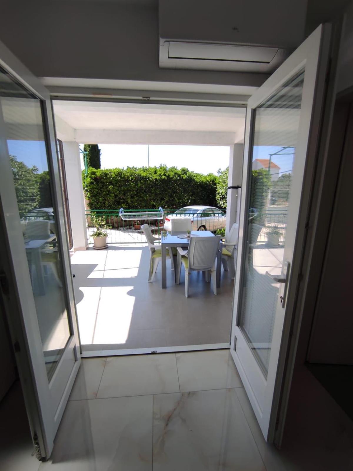 Apartment With Terrace And Garden Pirovac Εξωτερικό φωτογραφία