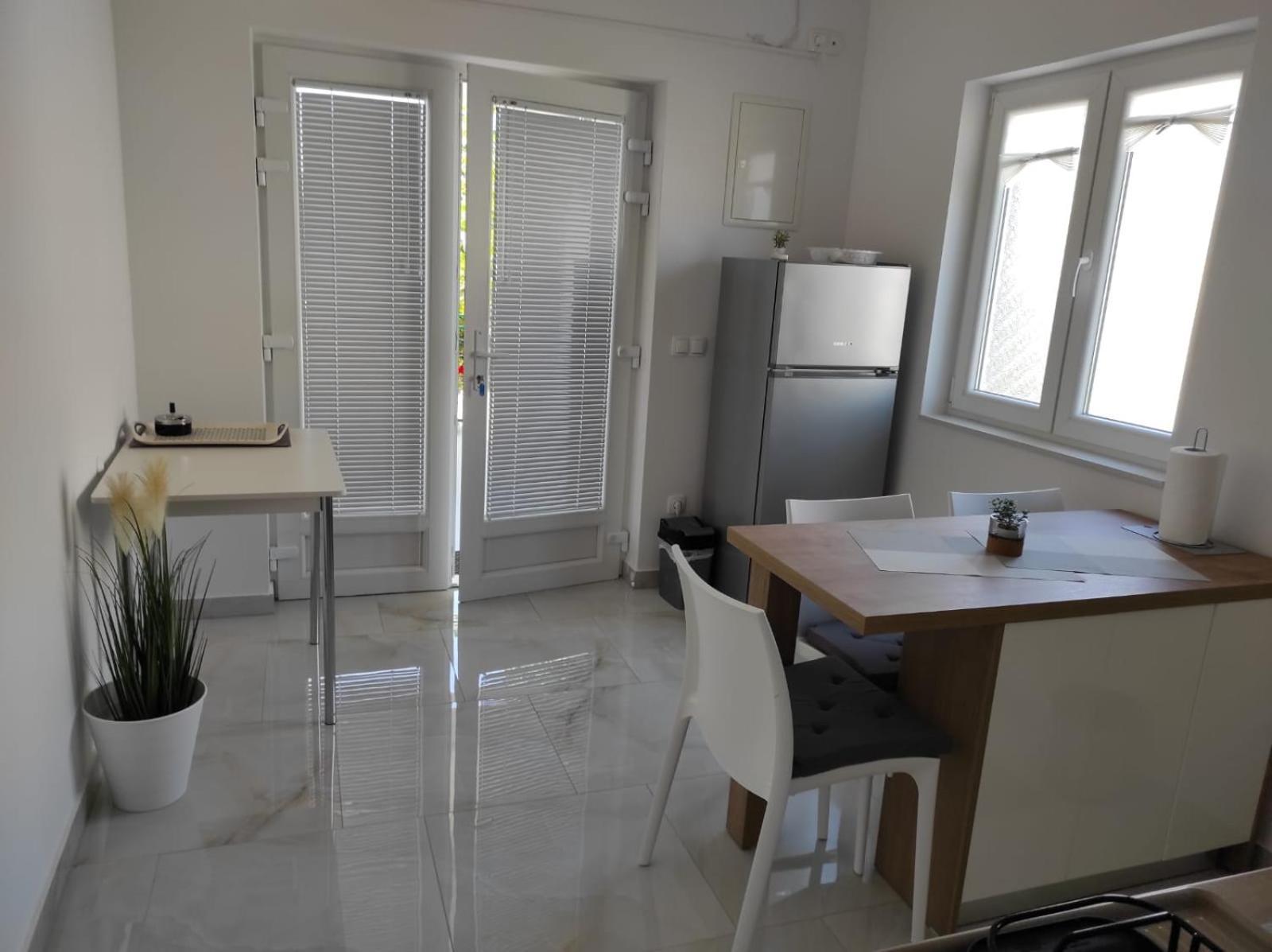 Apartment With Terrace And Garden Pirovac Εξωτερικό φωτογραφία
