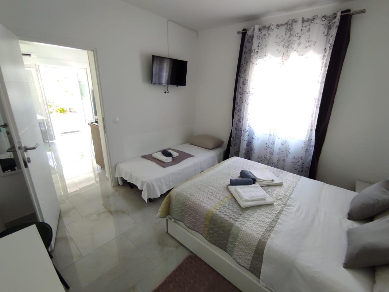 Apartment With Terrace And Garden Pirovac Εξωτερικό φωτογραφία