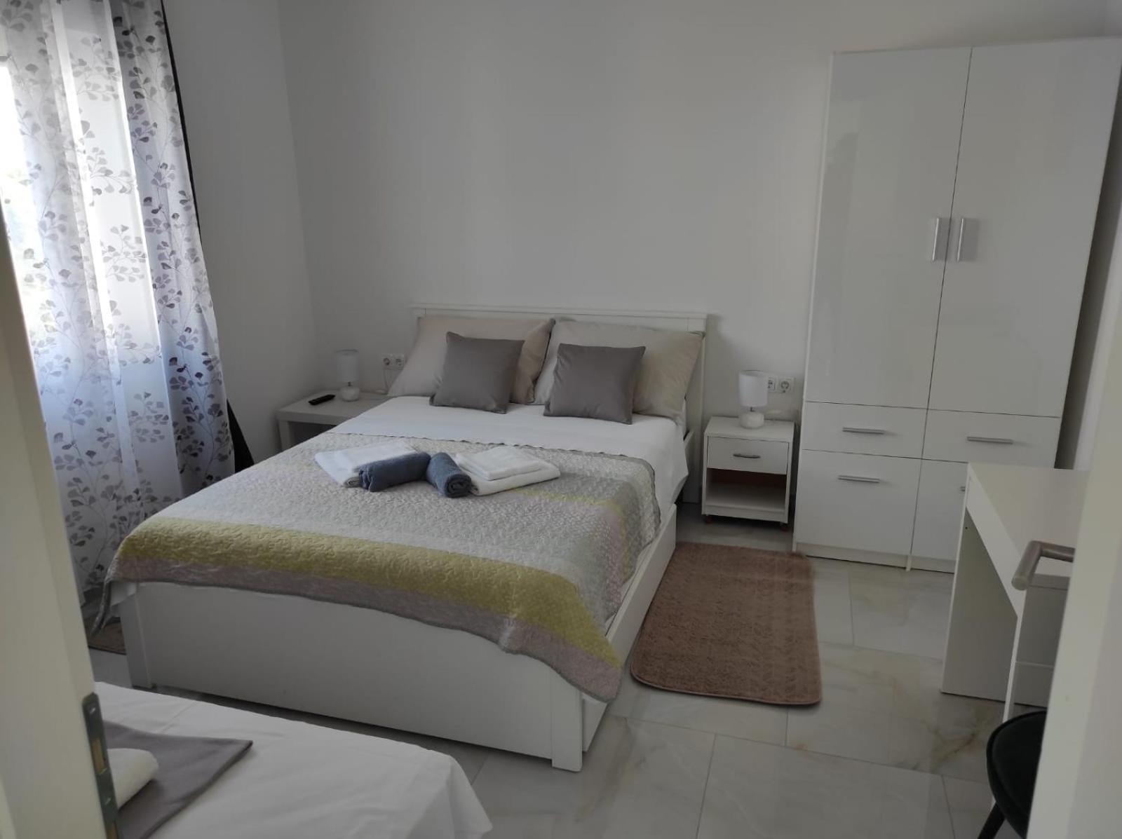 Apartment With Terrace And Garden Pirovac Εξωτερικό φωτογραφία
