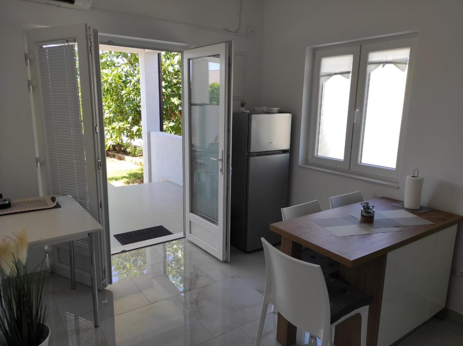 Apartment With Terrace And Garden Pirovac Εξωτερικό φωτογραφία