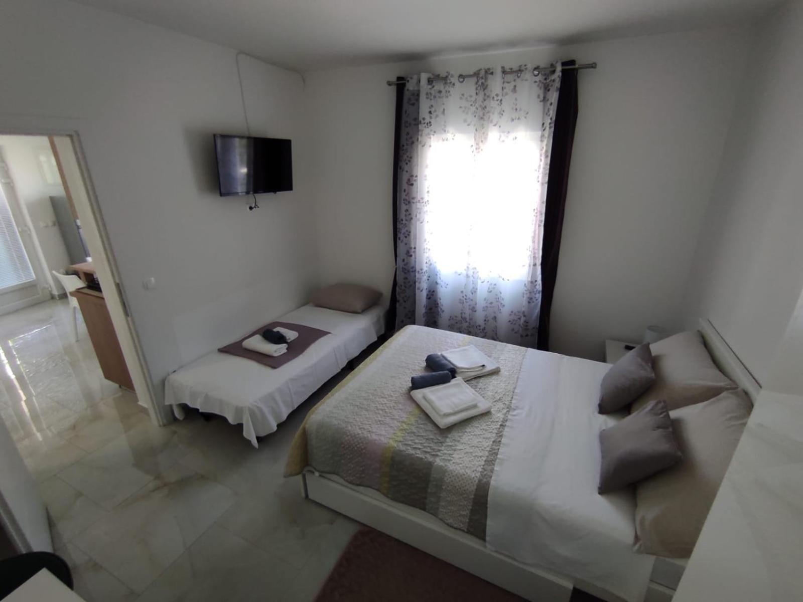 Apartment With Terrace And Garden Pirovac Εξωτερικό φωτογραφία