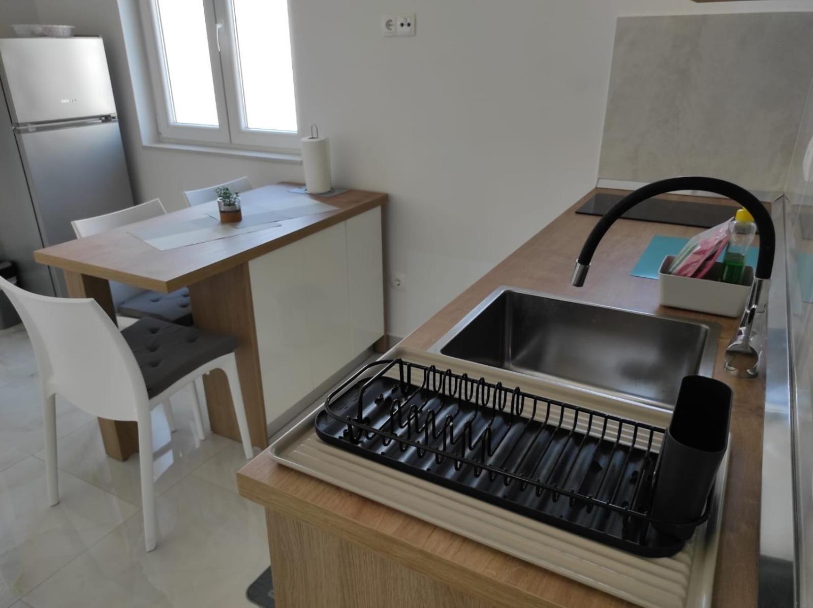 Apartment With Terrace And Garden Pirovac Εξωτερικό φωτογραφία