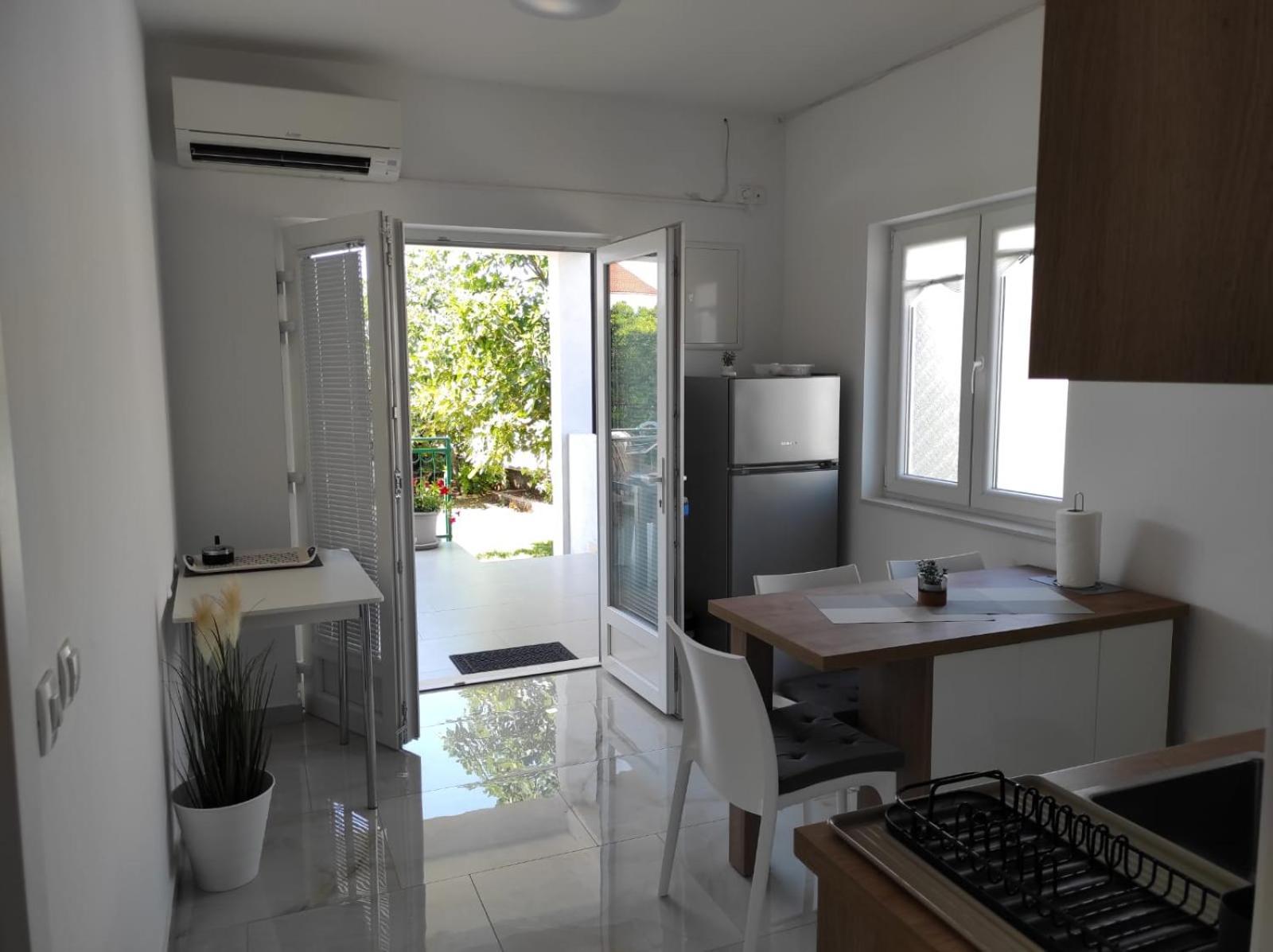 Apartment With Terrace And Garden Pirovac Εξωτερικό φωτογραφία