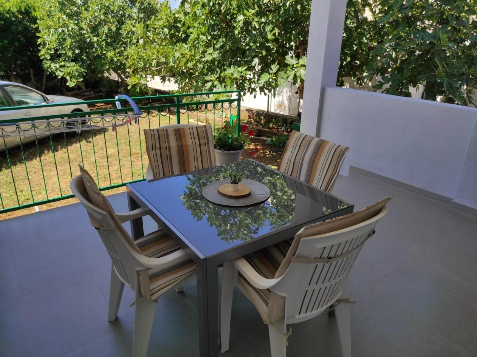 Apartment With Terrace And Garden Pirovac Εξωτερικό φωτογραφία