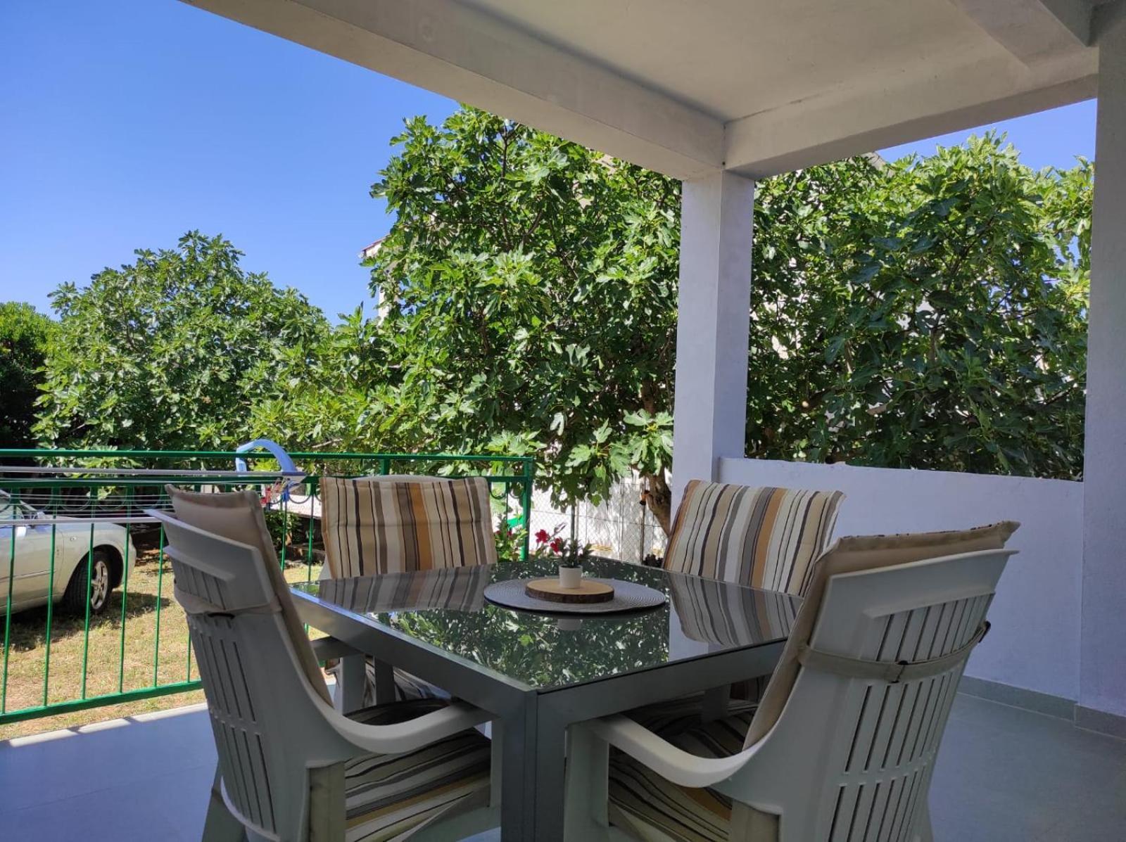 Apartment With Terrace And Garden Pirovac Εξωτερικό φωτογραφία